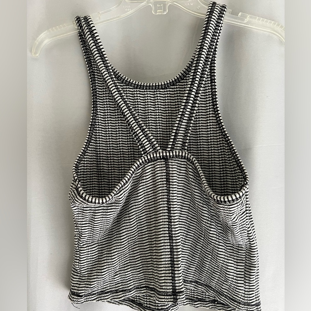 Textured Crop Tank - Picture 5 of 6